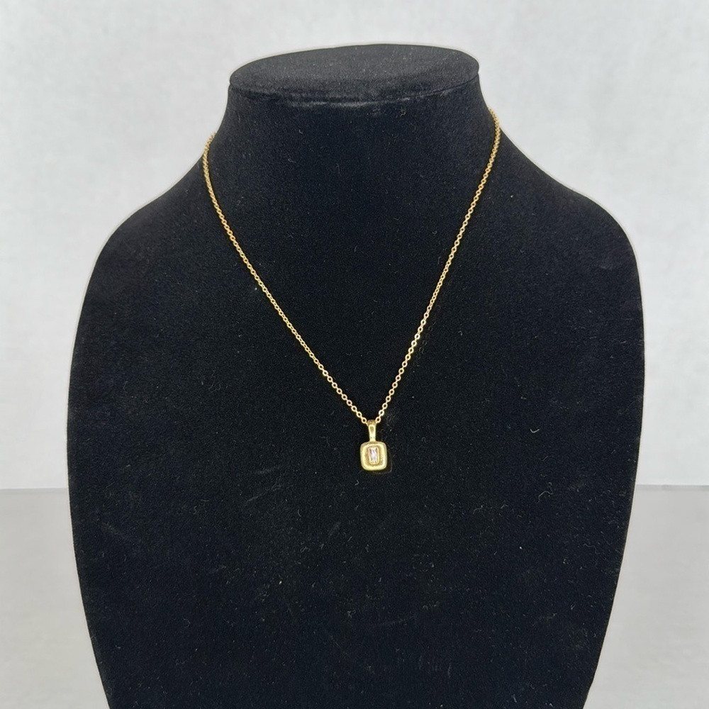 Vintage Gold Toned Minimalist Necklace lot A9